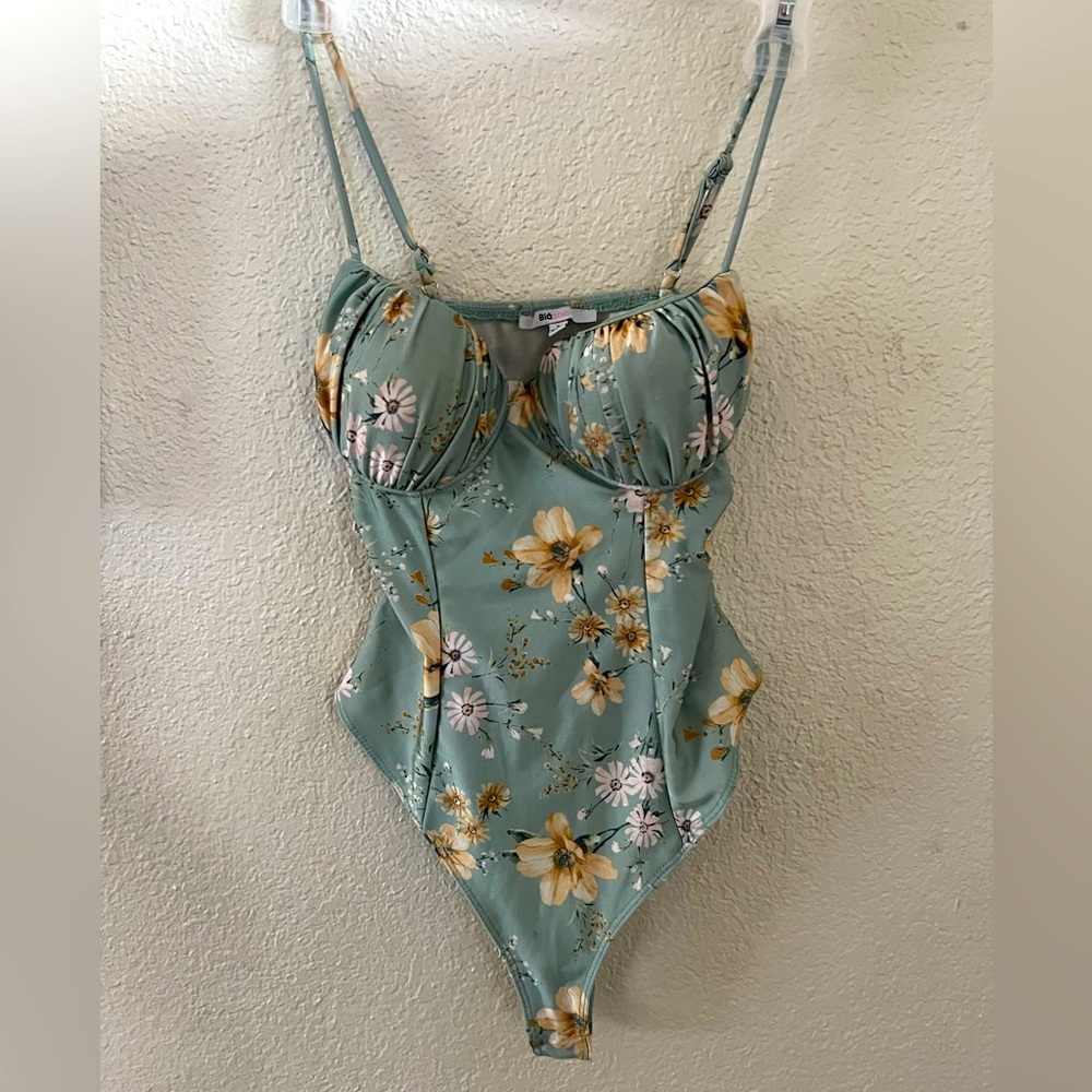 Juniors bodysuit clean - Size S - green with white and yellow flowers